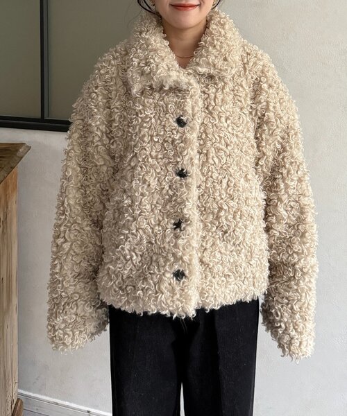 Thevon(ゼボン)の「プードルファーミドルジャケット(ブルゾン・レディース・アイボリー/ブラウン・FREE)」の12枚目の写真