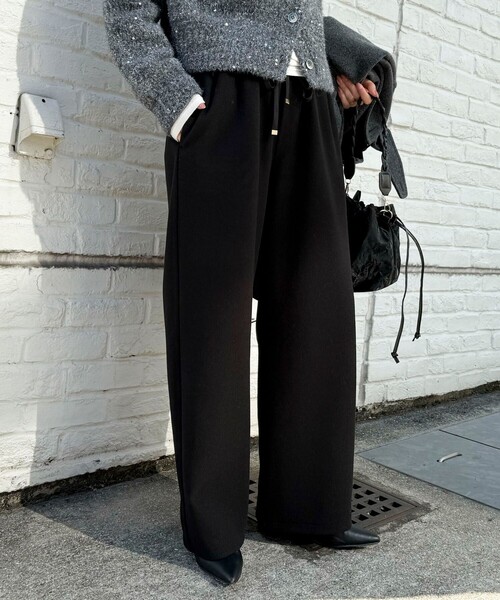 fredy emue（フレディエミュ）の「NEEDLE stretch イージーパンツ（その他パンツ・レディース・ベージュ/ブラック/チャコールグレー・36/38）」の2枚目の写真