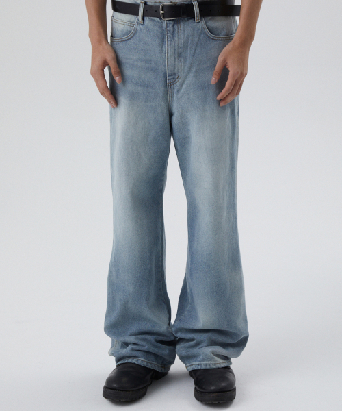 suade（スエード）の「FLARE DENIM [LIGHT BLUE]（デニムパンツ・レディース・その他・SMALL/MEDIUM/LARGE）」の2枚目の写真