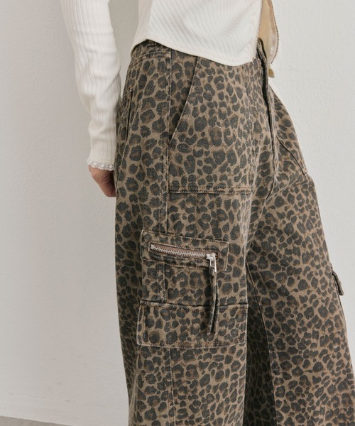 OLIVE des OLIVE（オリーブデオリーブ）の「デニムカーゴワイドパンツ（カーゴパンツ・レディース・レオパード/ブルー・SMALL/MEDIUM）」の8枚目の写真