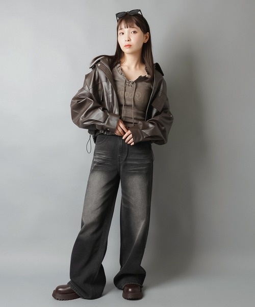 SPINNS(スピンズ)の「デニムワイドパンツ/ヒゲ加工/2サイズ展開(デニムパンツ・レディース・ブラック/ブルー・S/M)」の12枚目の写真