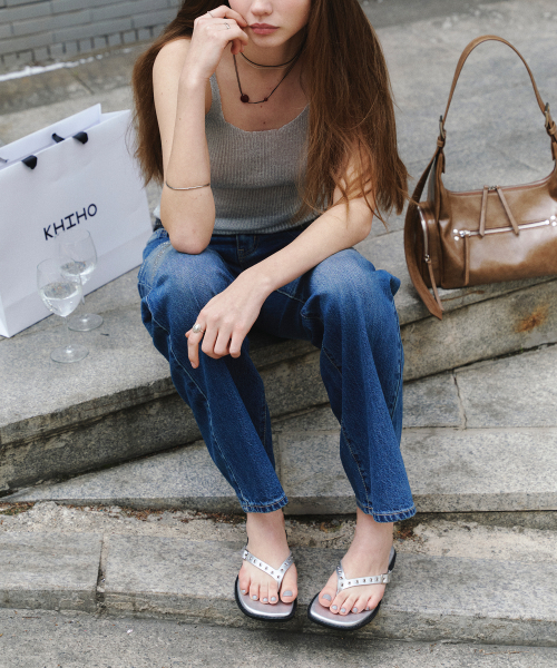 KHIHO（キホ）の「アイレットフリップフロップシルバー（サンダル・レディース・シルバー・23cm/23.5cm/24cm/24.5cm/25cm）」の2枚目の写真