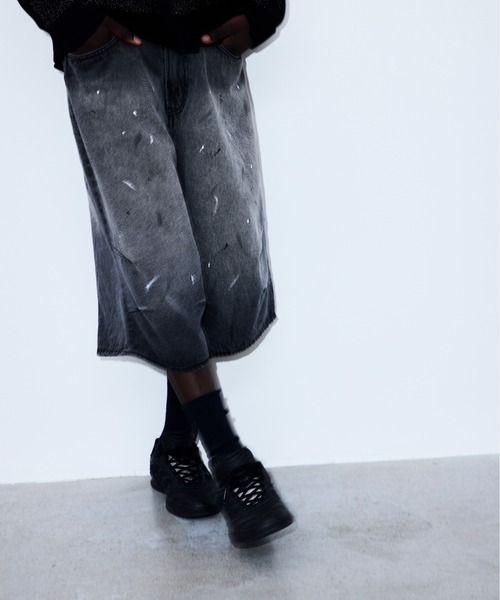 BEAMS(ビームス)の「クォーターレングス ペインターデニムパンツ 【ワイドストレートフィット】(その他パンツ・メンズ・ブラック/サックスブルー・L/M/S/XL)」の1枚目の写真