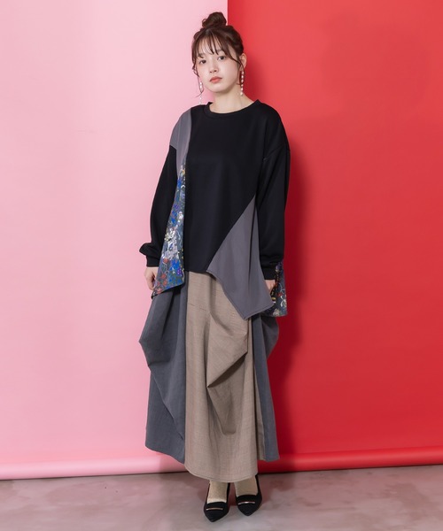 iS ScoLar（イズスカラー）の「553265：花蝶柄×無地リメイク風 異素材切替プルオーバー（Tシャツ/カットソー・レディース・ネイビー/ブラック/カーキ・M）」の4枚目の写真