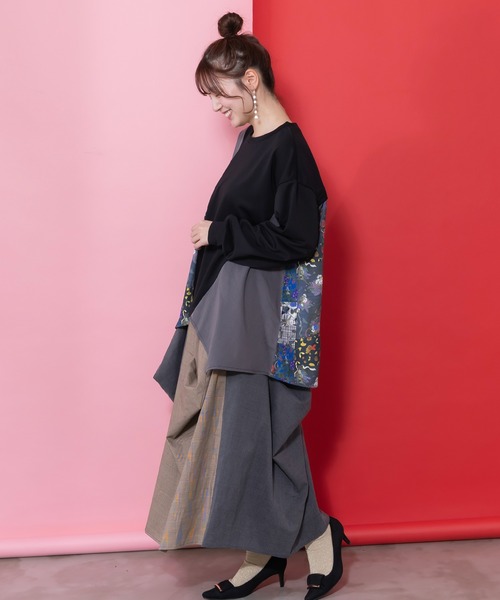 iS ScoLar（イズスカラー）の「553265：花蝶柄×無地リメイク風 異素材切替プルオーバー（Tシャツ/カットソー・レディース・ネイビー/ブラック/カーキ・M）」の6枚目の写真