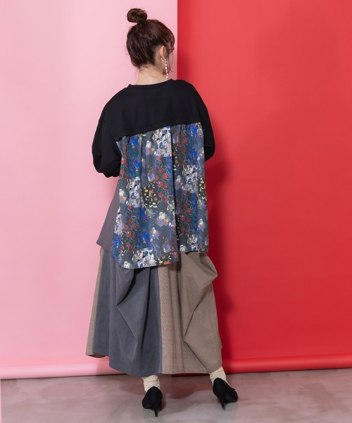 iS ScoLar（イズスカラー）の「553265：花蝶柄×無地リメイク風 異素材切替プルオーバー（Tシャツ/カットソー・レディース・ネイビー/ブラック/カーキ・M）」の8枚目の写真