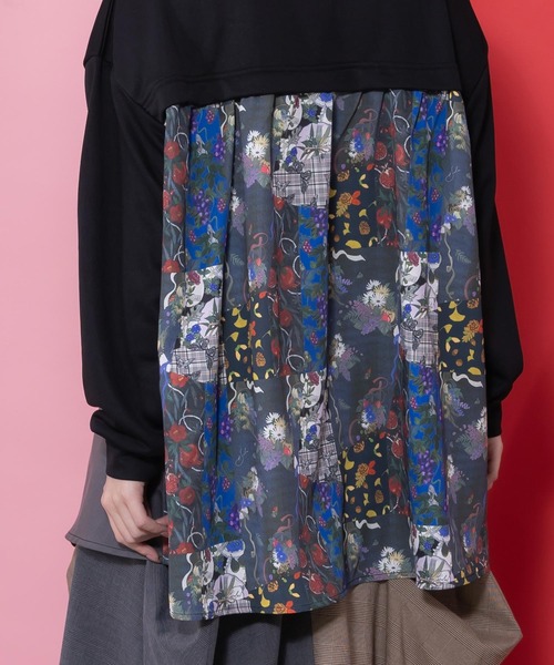 iS ScoLar（イズスカラー）の「553265：花蝶柄×無地リメイク風 異素材切替プルオーバー（Tシャツ/カットソー・レディース・ネイビー/ブラック/カーキ・M）」の9枚目の写真