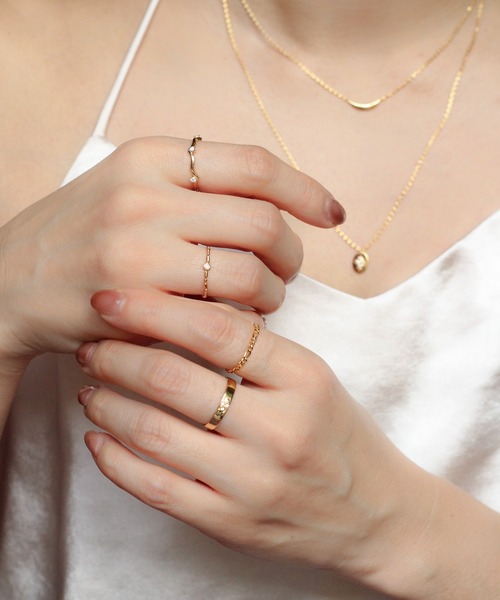 NOIR DE POUPEE（ノワールドプーペ）の「【WEB限定】K18vermeil ダイヤモンド3石 ニュアンスリング（リング・レディース・ゴールド・#11/#13/#15）」の3枚目の写真