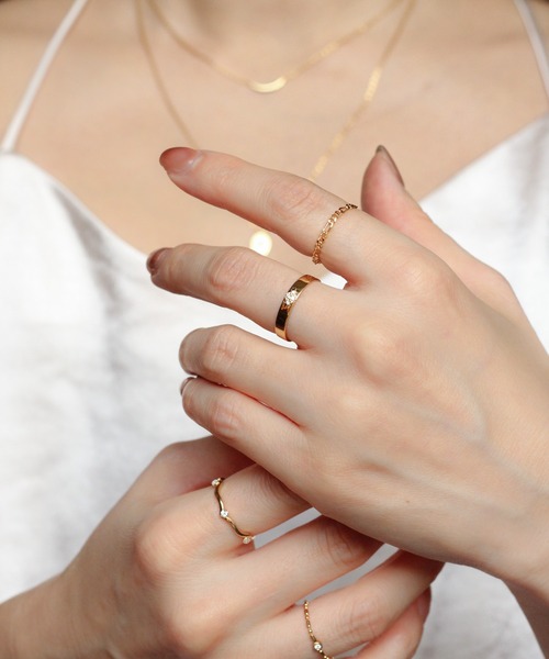 NOIR DE POUPEE（ノワールドプーペ）の「【WEB限定】K18vermeil ダイヤモンド3石 ニュアンスリング（リング・レディース・ゴールド・#11/#13/#15）」の5枚目の写真