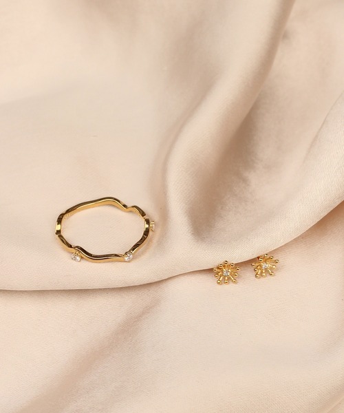 NOIR DE POUPEE（ノワールドプーペ）の「【WEB限定】K18vermeil ダイヤモンド3石 ニュアンスリング（リング・レディース・ゴールド・#11/#13/#15）」の8枚目の写真