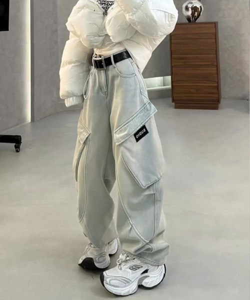 &soiree(アンドソワレ)の「スラントラインワイドデニムカーゴパンツ(デニムパンツ・レディース・ブルー・X-LARGE/LARGE/MEDIUM)」の1枚目の写真