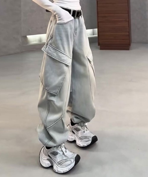 &soiree(アンドソワレ)の「スラントラインワイドデニムカーゴパンツ(デニムパンツ・レディース・ブルー・X-LARGE/LARGE/MEDIUM)」の4枚目の写真