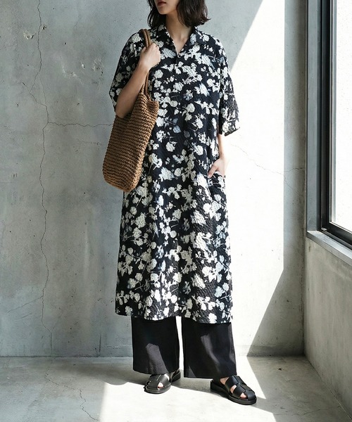 antiqua(アンティカ)の「半袖 花柄 ロング シャツワンピース(シャツワンピース・レディース・ブラック・ONESIZE)」の4枚目の写真