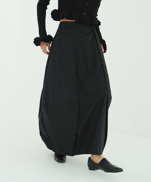 CLANE(クラネ)の「COCOON VOLUME SKIRT(スカート・レディース・ブラック/ベージュ・2/1/0)」の2枚目の写真