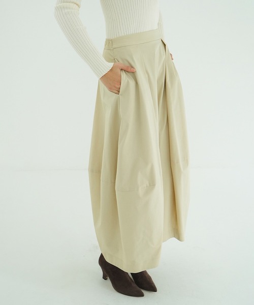 CLANE(クラネ)の「COCOON VOLUME SKIRT(スカート・レディース・ブラック/ベージュ・2/1/0)」の9枚目の写真