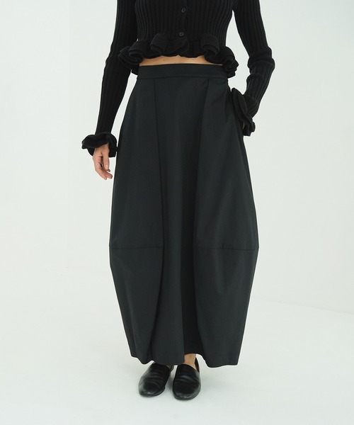 CLANE(クラネ)の「COCOON VOLUME SKIRT(スカート・レディース・ブラック/ベージュ・2/1/0)」の3枚目の写真