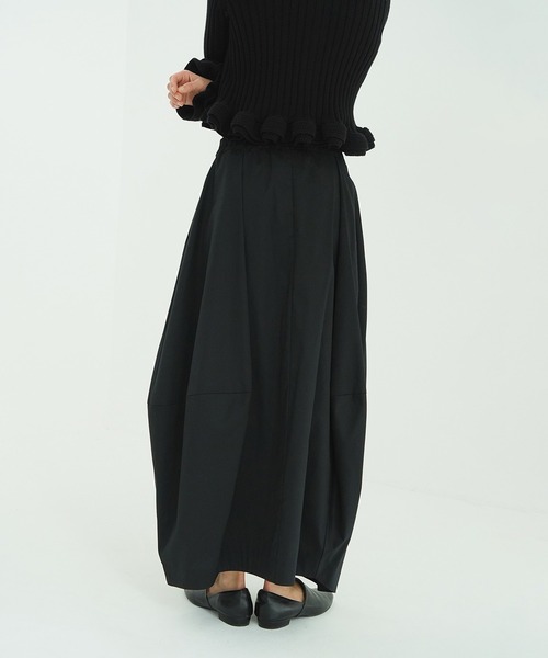 CLANE(クラネ)の「COCOON VOLUME SKIRT(スカート・レディース・ブラック/ベージュ・2/1/0)」の4枚目の写真