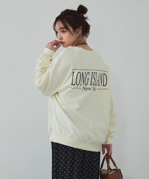 abahouse mavie（アバハウスマヴィ）の「【ゆるっとこなれ感】ヴィンテージライクスウェット/冬服/長袖/刺繍/裏起毛（スウェット・レディース・チャコールグレー/オフホワイト/レッド・フリー）」の2枚目の写真