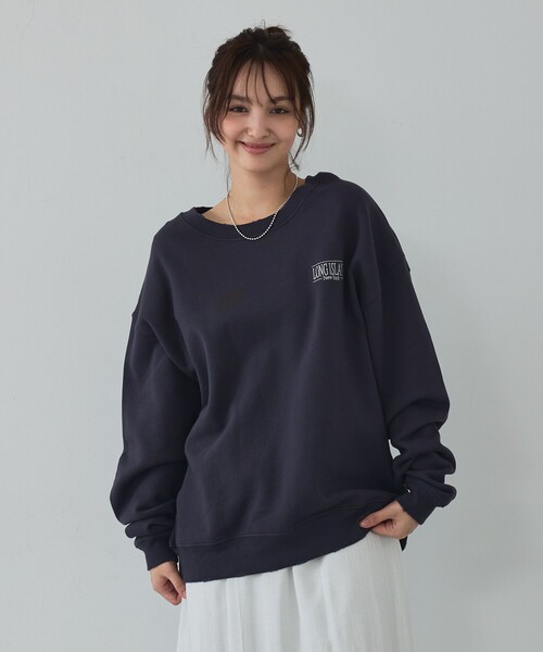 abahouse mavie（アバハウスマヴィ）の「【ゆるっとこなれ感】ヴィンテージライクスウェット/冬服/長袖/刺繍/裏起毛（スウェット・レディース・チャコールグレー/オフホワイト/レッド・フリー）」の3枚目の写真