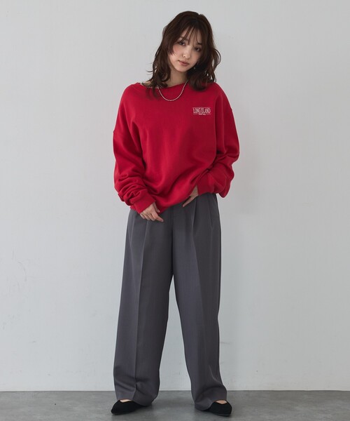 abahouse mavie（アバハウスマヴィ）の「【ゆるっとこなれ感】ヴィンテージライクスウェット/冬服/長袖/刺繍/裏起毛（スウェット・レディース・チャコールグレー/オフホワイト/レッド・フリー）」の9枚目の写真