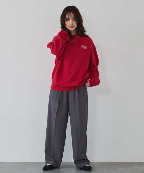 abahouse mavie（アバハウスマヴィ）の「【ゆるっとこなれ感】ヴィンテージライクスウェット/冬服/長袖/刺繍/裏起毛（スウェット・レディース・チャコールグレー/オフホワイト/レッド・フリー）」の10枚目の写真