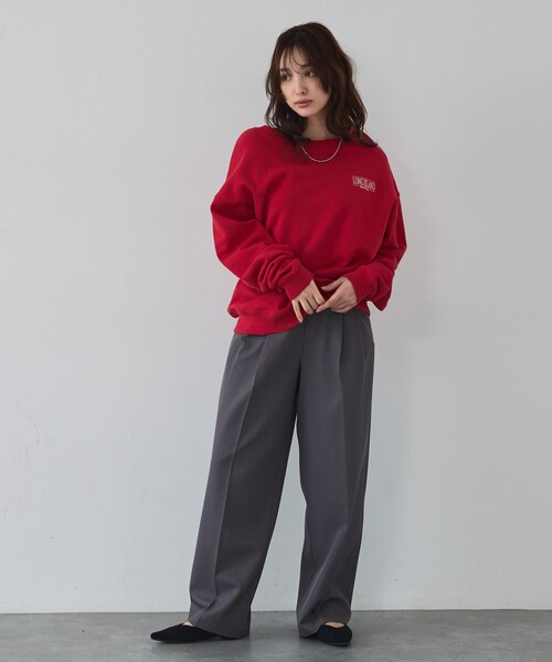 abahouse mavie（アバハウスマヴィ）の「【ゆるっとこなれ感】ヴィンテージライクスウェット/冬服/長袖/刺繍/裏起毛（スウェット・レディース・チャコールグレー/オフホワイト/レッド・フリー）」の11枚目の写真