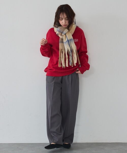 abahouse mavie（アバハウスマヴィ）の「【ゆるっとこなれ感】ヴィンテージライクスウェット/冬服/長袖/刺繍/裏起毛（スウェット・レディース・チャコールグレー/オフホワイト/レッド・フリー）」の12枚目の写真