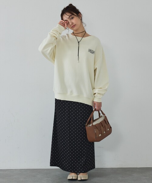 abahouse mavie（アバハウスマヴィ）の「【ゆるっとこなれ感】ヴィンテージライクスウェット/冬服/長袖/刺繍/裏起毛（スウェット・レディース・チャコールグレー/オフホワイト/レッド・フリー）」の20枚目の写真