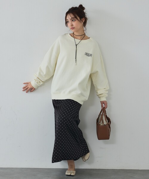 abahouse mavie（アバハウスマヴィ）の「【ゆるっとこなれ感】ヴィンテージライクスウェット/冬服/長袖/刺繍/裏起毛（スウェット・レディース・チャコールグレー/オフホワイト/レッド・フリー）」の22枚目の写真