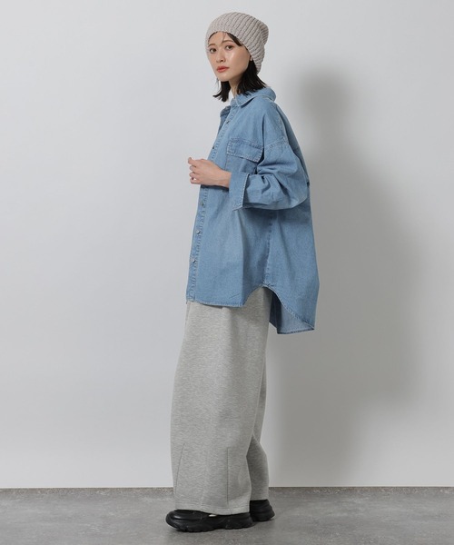 LAKOLE（ラコレ）の「カラーデニムシャツ / 642764（シャツ/ブラウス・レディース・ピンク/ブラック/ライトインディゴブルー/ベージュ・LARGE/MEDIUM）」の22枚目の写真