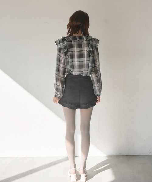 Nadana(ナダナ)の「裾フリルショートパンツ(その他パンツ・レディース・チャコールグレー/ブラック・SMALL/MEDIUM)」の4枚目の写真