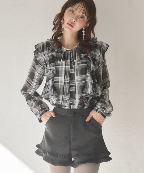 Nadana(ナダナ)の「裾フリルショートパンツ(その他パンツ・レディース・チャコールグレー/ブラック・SMALL/MEDIUM)」の7枚目の写真