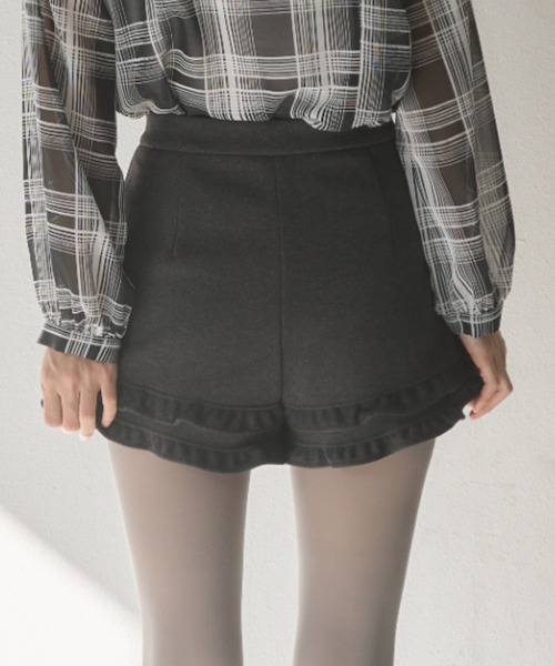 Nadana(ナダナ)の「裾フリルショートパンツ(その他パンツ・レディース・チャコールグレー/ブラック・SMALL/MEDIUM)」の8枚目の写真