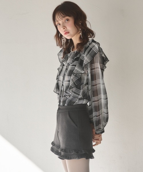 Nadana(ナダナ)の「裾フリルショートパンツ(その他パンツ・レディース・チャコールグレー/ブラック・SMALL/MEDIUM)」の5枚目の写真