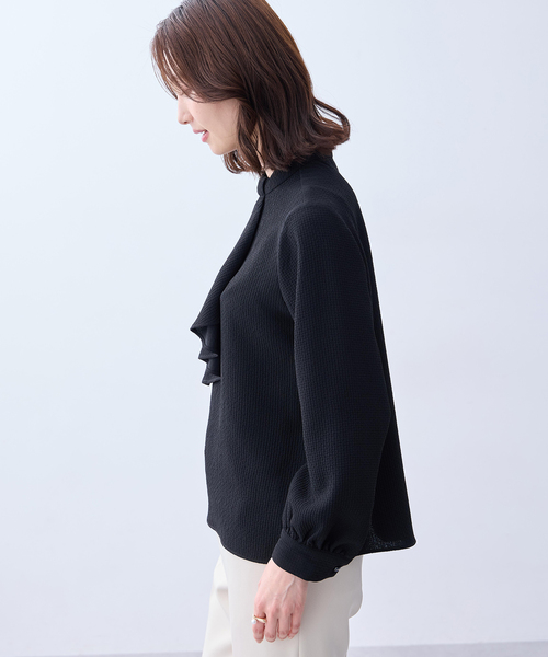 A/C DESIGN BY ALPHA CUBIC（エーシーデザインバイアルファキュービック）の「ジャガードボウタイブラウス（シャツ/ブラウス・レディース・オフホワイト/ブラック・9号/11号）」の4枚目の写真