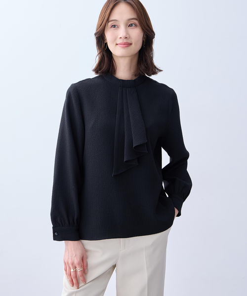 A/C DESIGN BY ALPHA CUBIC（エーシーデザインバイアルファキュービック）の「ジャガードボウタイブラウス（シャツ/ブラウス・レディース・オフホワイト/ブラック・9号/11号）」の2枚目の写真