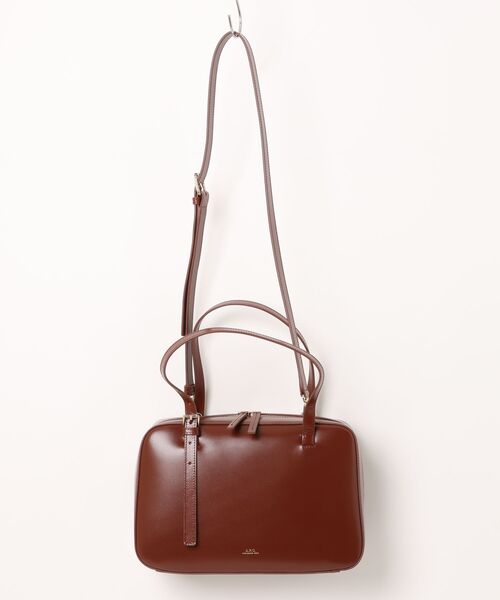 A.P.C.(アーペーセー)の「SAC VIRGINIE BOX/ショルダーバッグ(ショルダーバッグ・レディース・ボルドー/ブラック/カーキ/ブラウン系その他/ブラウン・ONESIZE)」の3枚目の写真