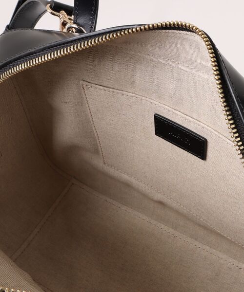 A.P.C.(アーペーセー)の「SAC VIRGINIE BOX/ショルダーバッグ(ショルダーバッグ・レディース・ボルドー/ブラック・ONESIZE)」の4枚目の写真