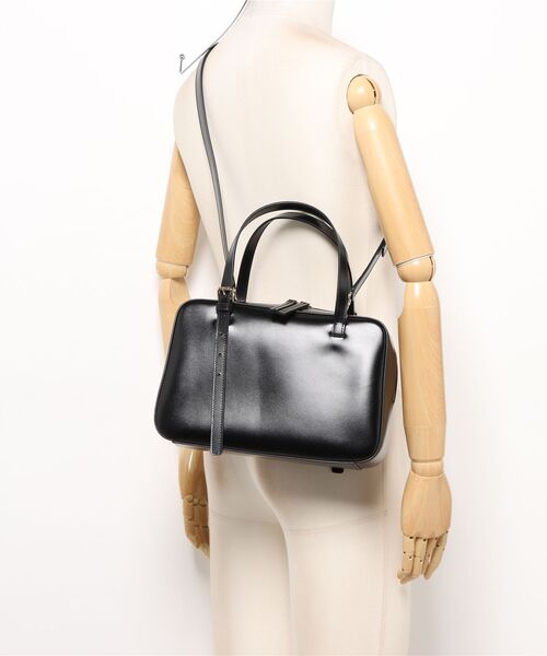 A.P.C.(アーペーセー)の「SAC VIRGINIE BOX/ショルダーバッグ(ショルダーバッグ・レディース・ボルドー/ブラック・ONESIZE)」の5枚目の写真