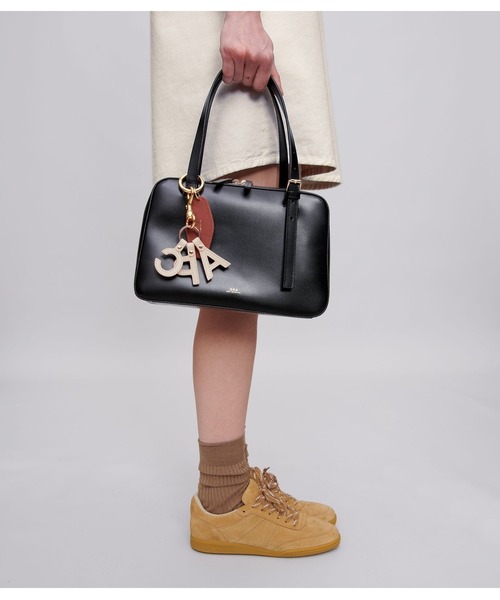 A.P.C.(アーペーセー)の「SAC VIRGINIE BOX/ショルダーバッグ(ショルダーバッグ・レディース・ボルドー/ブラック・ONESIZE)」の9枚目の写真