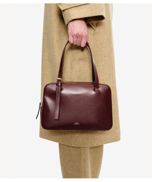 A.P.C.(アーペーセー)の「SAC VIRGINIE BOX/ショルダーバッグ(ショルダーバッグ・レディース・ボルドー/ブラック・ONESIZE)」の10枚目の写真