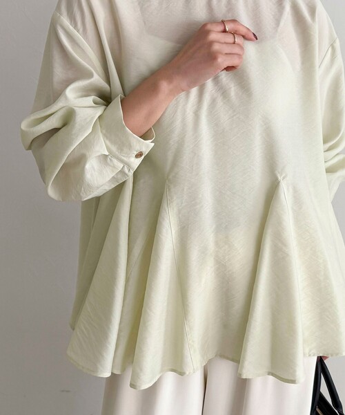 fredy emue(フレディエミュ)の「ペプラムシアーボリュームブラウス(シャツ/ブラウス・レディース・ライトグリーン/ブラック/オフホワイト・38)」の3枚目の写真