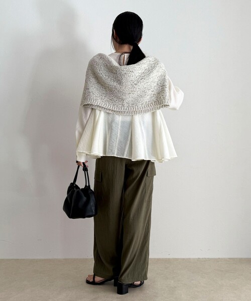 fredy emue(フレディエミュ)の「ペプラムシアーボリュームブラウス(シャツ/ブラウス・レディース・ライトグリーン/ブラック/オフホワイト・38)」の5枚目の写真