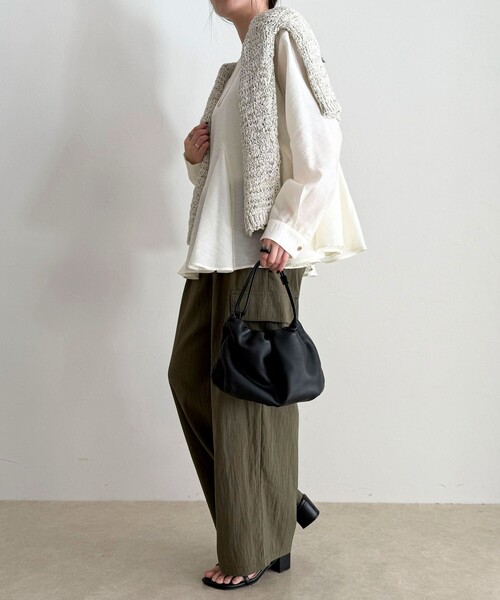 fredy emue(フレディエミュ)の「ペプラムシアーボリュームブラウス(シャツ/ブラウス・レディース・ライトグリーン/ブラック/オフホワイト・38)」の6枚目の写真