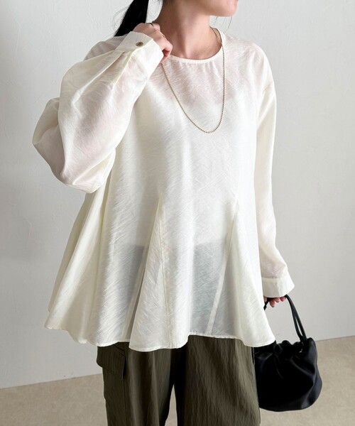 fredy emue(フレディエミュ)の「ペプラムシアーボリュームブラウス(シャツ/ブラウス・レディース・ライトグリーン/ブラック/オフホワイト・38)」の8枚目の写真