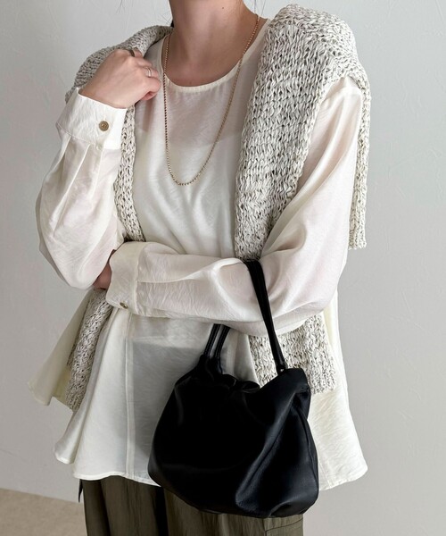 fredy emue(フレディエミュ)の「ペプラムシアーボリュームブラウス(シャツ/ブラウス・レディース・ライトグリーン/ブラック/オフホワイト・38)」の12枚目の写真