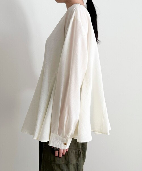 fredy emue(フレディエミュ)の「ペプラムシアーボリュームブラウス(シャツ/ブラウス・レディース・ライトグリーン/ブラック/オフホワイト・38)」の18枚目の写真