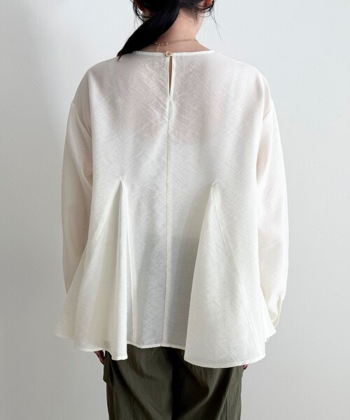 fredy emue(フレディエミュ)の「ペプラムシアーボリュームブラウス(シャツ/ブラウス・レディース・ライトグリーン/ブラック/オフホワイト・38)」の19枚目の写真