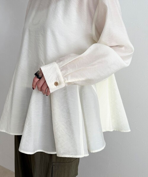 fredy emue(フレディエミュ)の「ペプラムシアーボリュームブラウス(シャツ/ブラウス・レディース・ライトグリーン/ブラック/オフホワイト・38)」の22枚目の写真