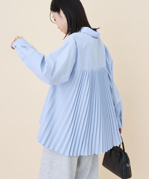 AMERICAN HOLIC(アメリカンホリック)の「【イージーケア】バックプリーツシャツ(シャツ/ブラウス・レディース・オフホワイト/サックスブルー/ブラック・M/L)」の3枚目の写真
